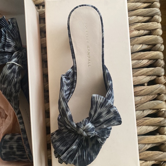 Only tired on once brand new Loeffler Randall open to sandals with cutest bow - Picture 4 of 12